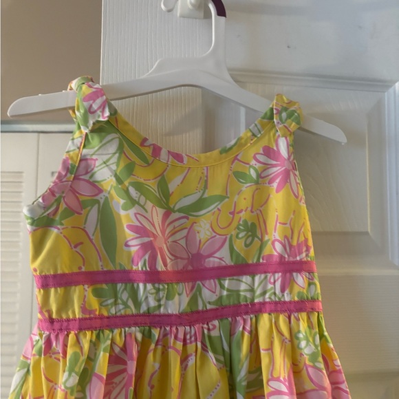 “HOST PICK “. LILLY PULITZER GIRL MULTI COLOR DRESS. - Picture 2 of 6